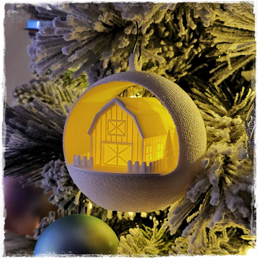 Christbaumschmuck "Leuchtende Scheune" – Deine magische Weihnachtsbaumkugel! 🏚️✨