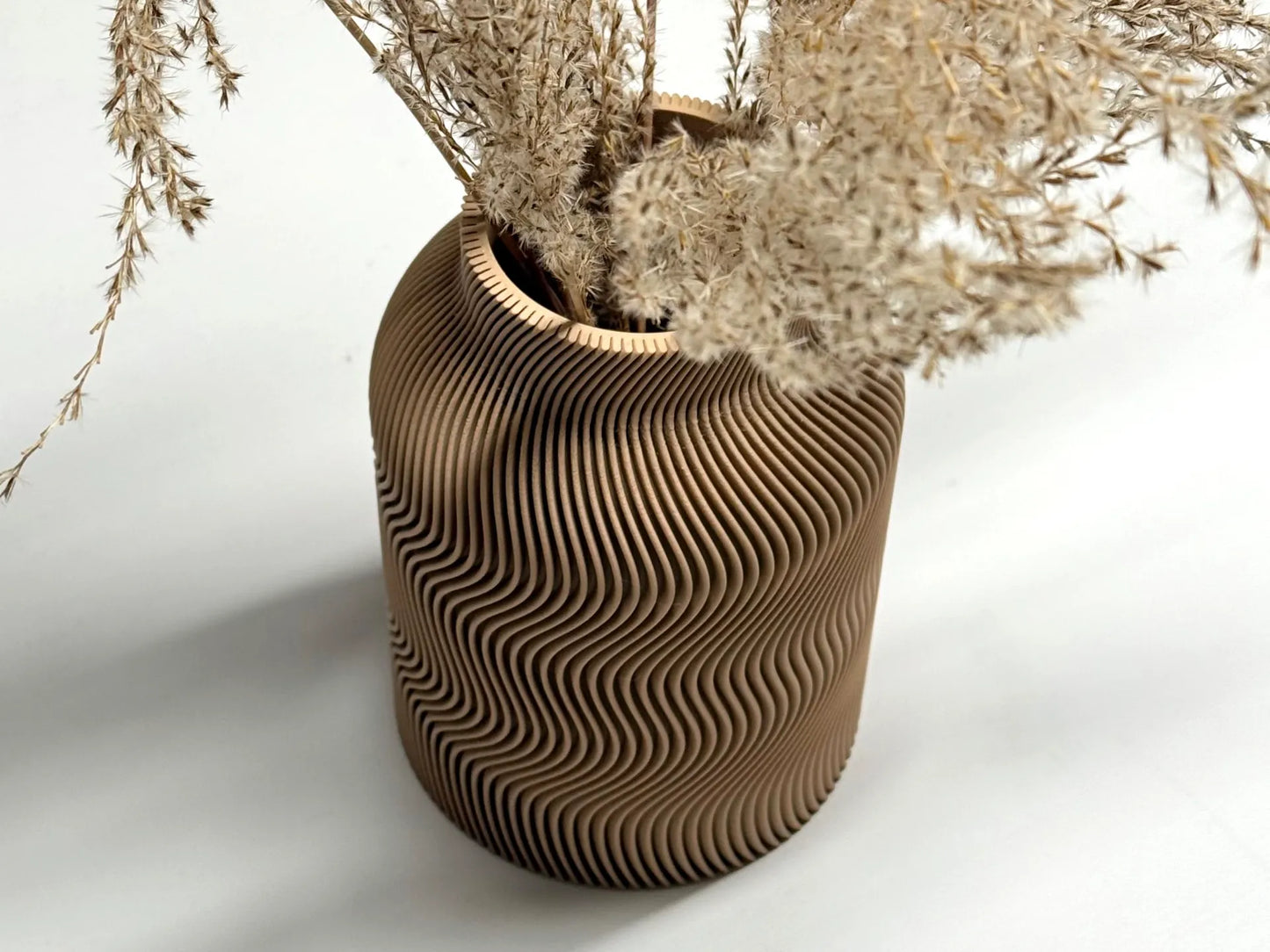 Luna - Designer vase with wave structure in over 40 colors