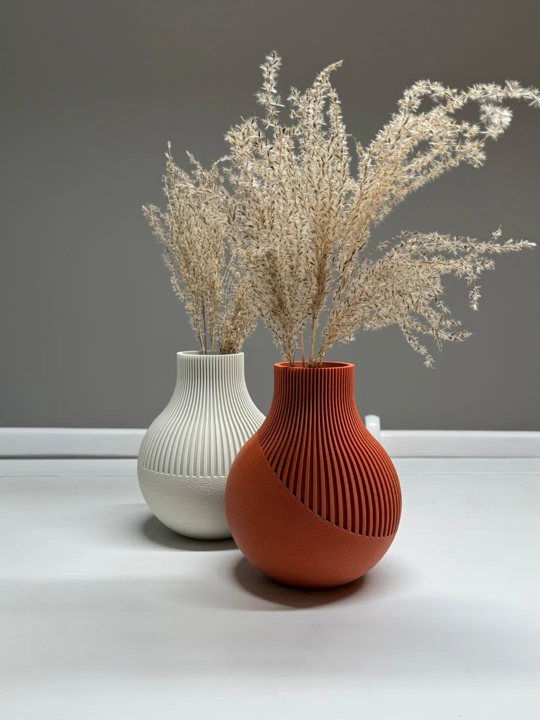 "Neki" - Designer vase with grooved texture in over 40 colors