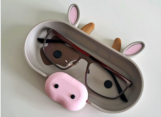 Cow-shaped glasses holder – rustic charm for your glasses