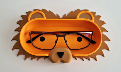 Lion-designed glasses holder – Royal elegance for your everyday life