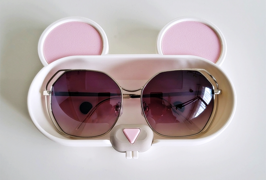 Mouse-shaped glasses holder – a small helper with big charm