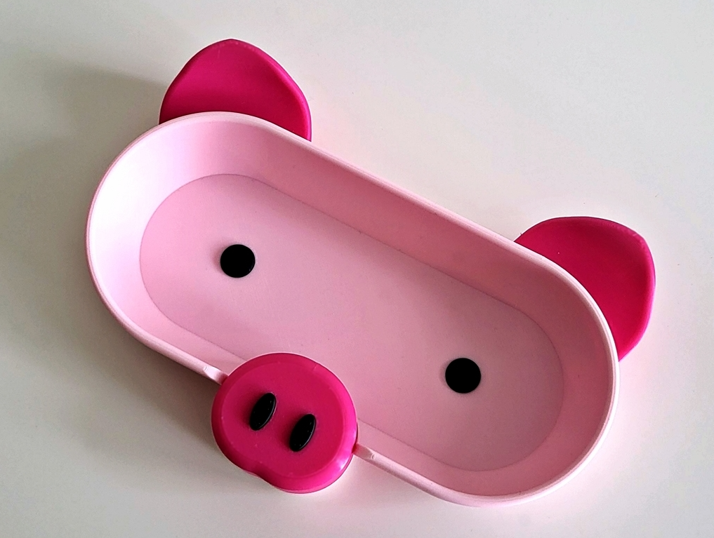 Eyeglass holder in a pig design – a lucky charm with charm